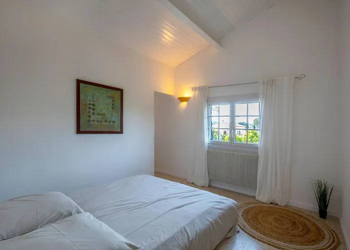 Villa Lumineuse Avec Piscine Chambres Ou Villa